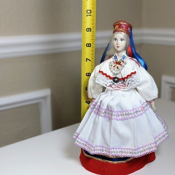 Lithuanian Doll in Costume - Picture 4 of 5